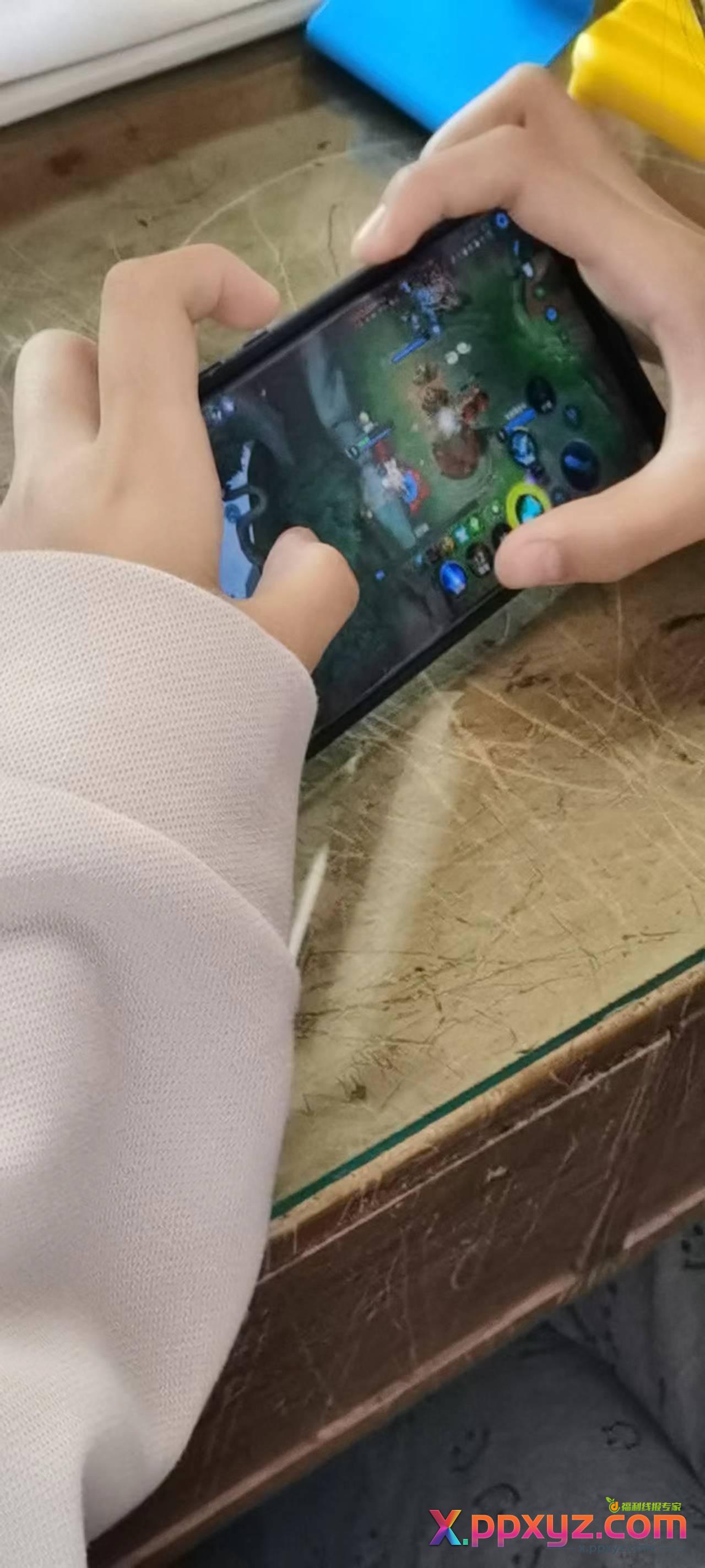 吧友们，帮我看看是什么手游？ - PPXYZ线报