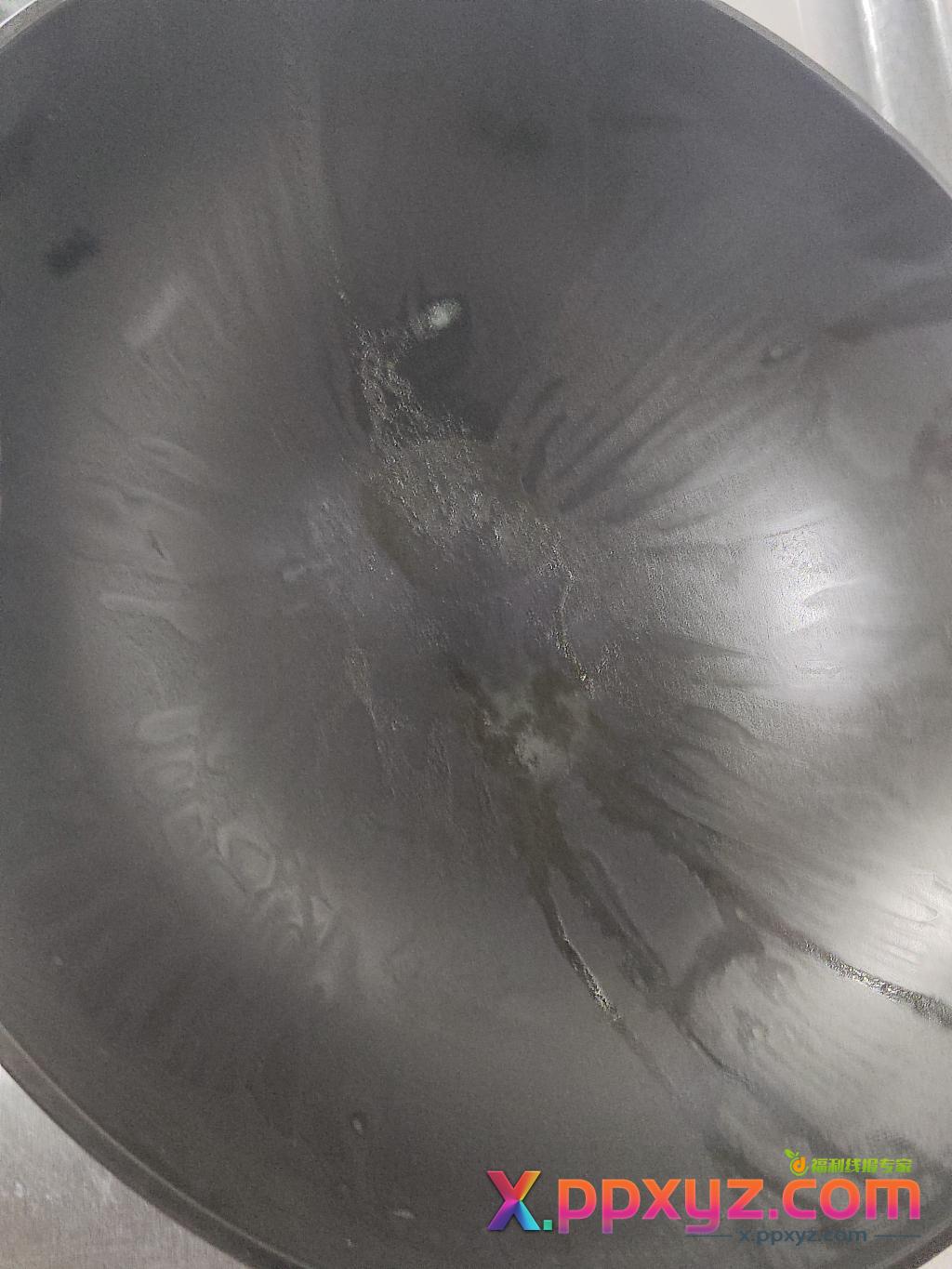 请教一下买到的锅，锅底有油一样的东西，正常吗？ - PPXYZ线报