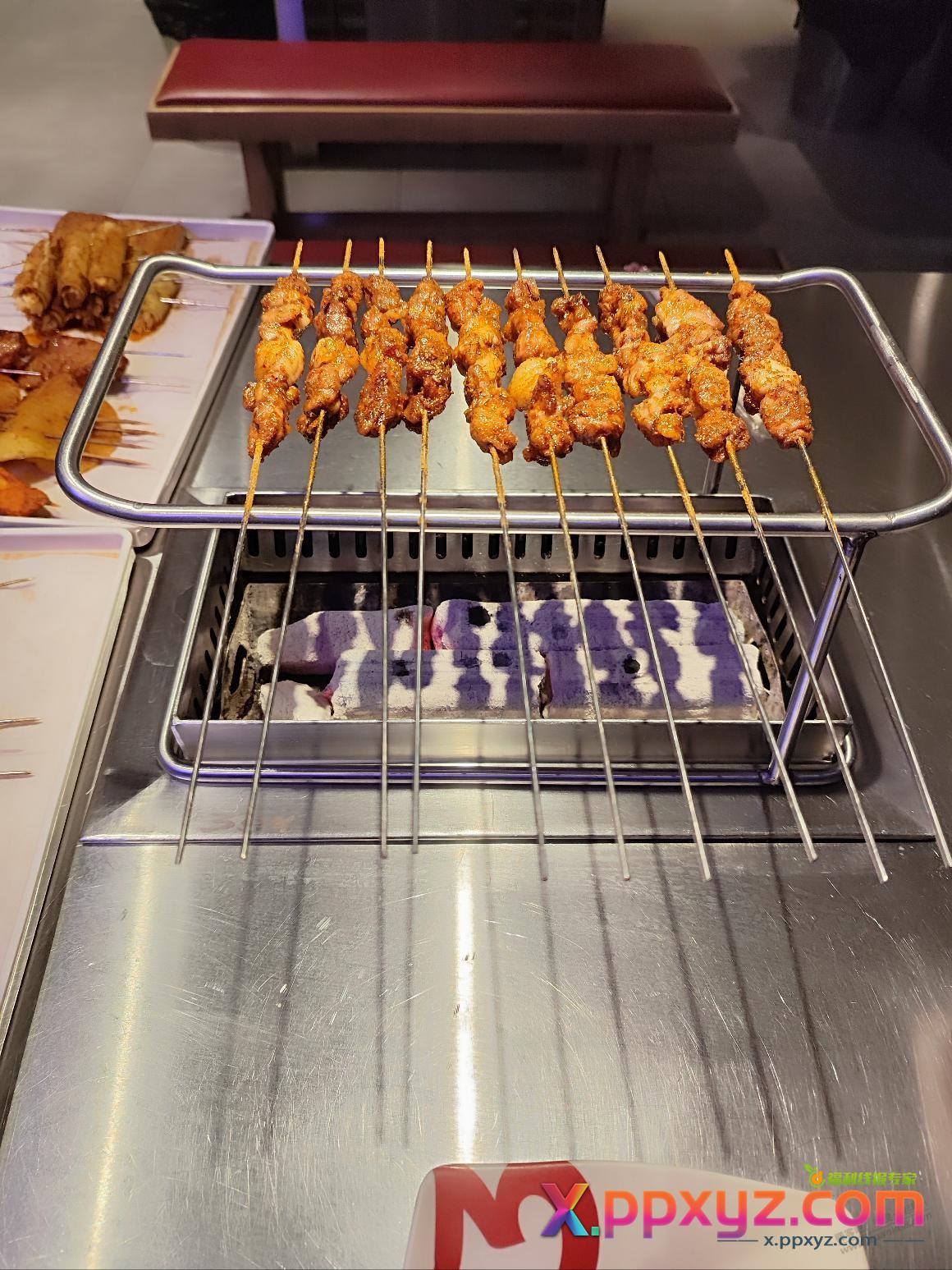 正吃串，店铺的背景音乐突然变成广播提示交警正在贴条，尽快挪车 - PPXYZ线报