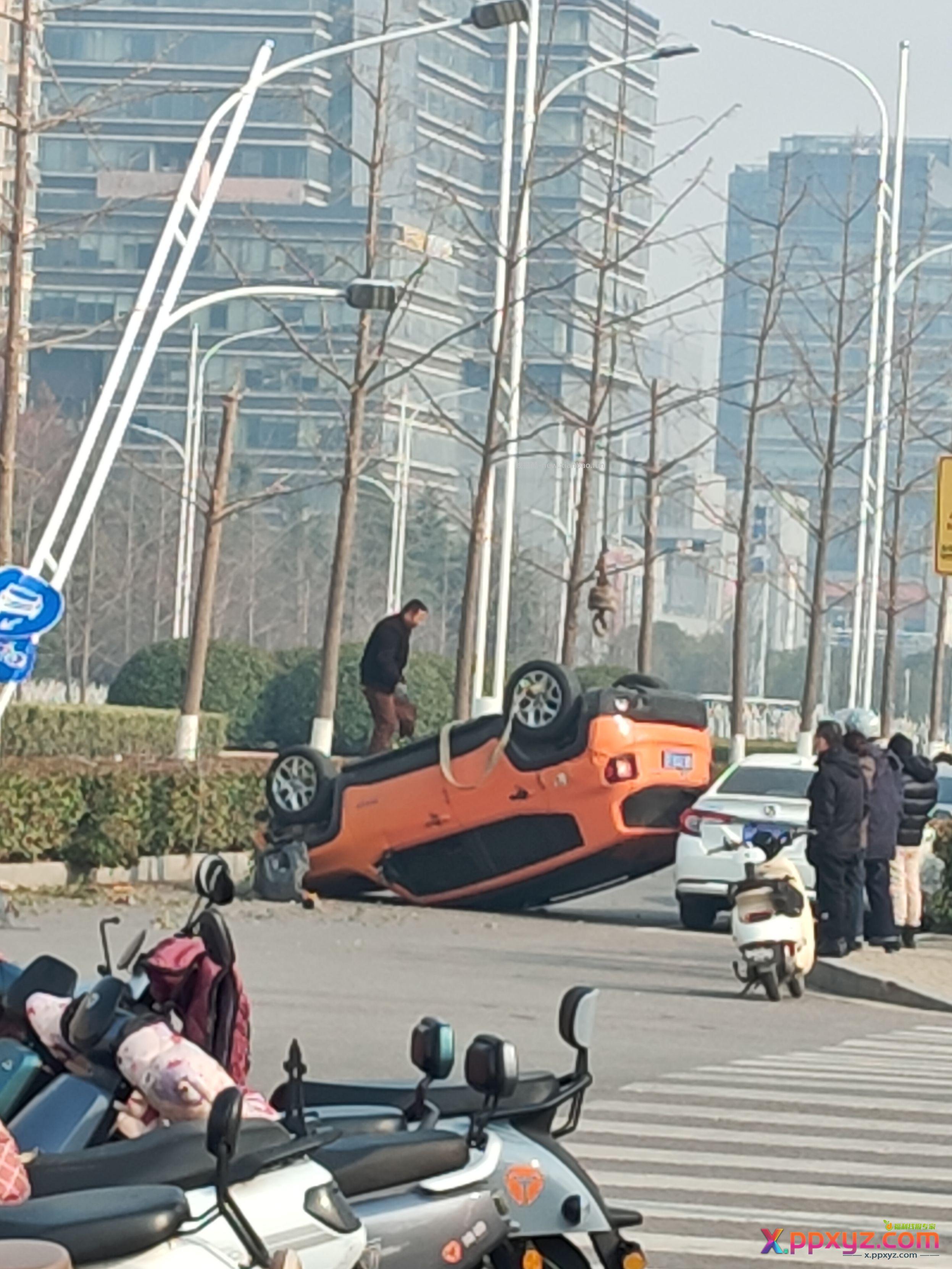 定闹钟⏰ 12 点 惊喜红包 8 点 服饰五折 - PPXYZ资源网